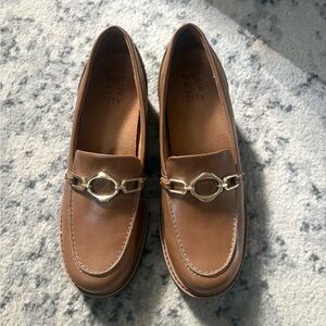 Naturalizer Tan Leather Loafers with Gold Chain Detail